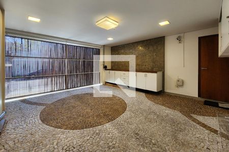 Casa à venda com 370m², 3 quartos e 4 vagasGaragem