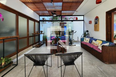 Casa à venda com 370m², 3 quartos e 4 vagasSala