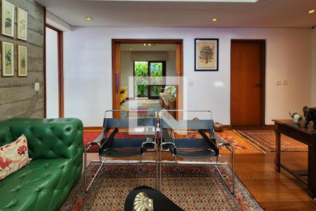 Casa à venda com 370m², 3 quartos e 4 vagasSala