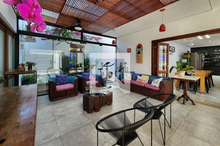 Casa à venda com 370m², 3 quartos e 4 vagasSala