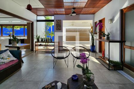 Casa à venda com 370m², 3 quartos e 4 vagasSala