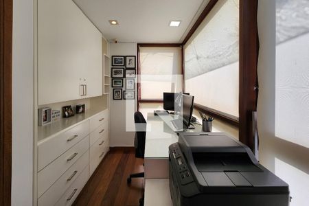 Casa à venda com 370m², 3 quartos e 4 vagasEscritório