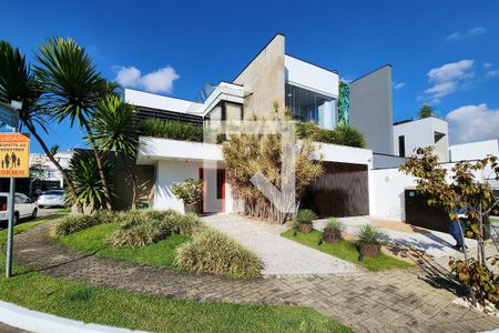 Casa à venda com 370m², 3 quartos e 4 vagasFachada