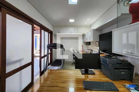 Casa à venda com 370m², 3 quartos e 4 vagasEscritório