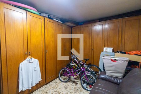Casa à venda com 333m², 3 quartos e 3 vagasQuarto de Serviço - Armário