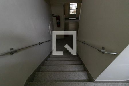 Apartamento à venda com 68m², 2 quartos e 1 vaga Apartamento à venda com 68m², 2 quartos e 1 vagaEscada