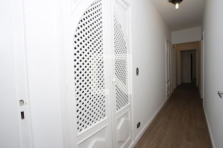 Apartamento para alugar com 174m², 3 quartos e 2 vagas Apartamento para alugar com 174m², 3 quartos e 2 vagasCorredor dos Quartos