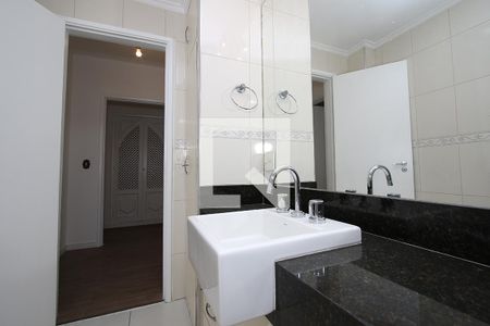 Apartamento para alugar com 174m², 3 quartos e 2 vagas Apartamento para alugar com 174m², 3 quartos e 2 vagasBanheiro do Corredor