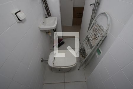 Banheiro de Serviço de apartamento para alugar com 3 quartos, 174m² em Jardim Paulista, São Paulo