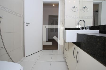Apartamento para alugar com 174m², 3 quartos e 2 vagas Apartamento para alugar com 174m², 3 quartos e 2 vagasBanheiro do Corredor