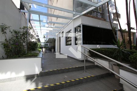 Apartamento para alugar com 174m², 3 quartos e 2 vagas Apartamento para alugar com 174m², 3 quartos e 2 vagasFachada e portaria