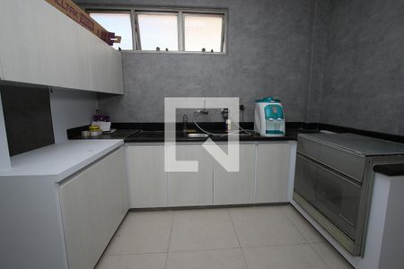 Apartamento para alugar com 174m², 3 quartos e 2 vagas Apartamento para alugar com 174m², 3 quartos e 2 vagasCozinha