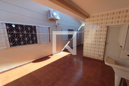 Casa para alugar com 250m², 3 quartos e 2 vagas Casa para alugar com 250m², 3 quartos e 2 vagasQuintal - Lavanderia