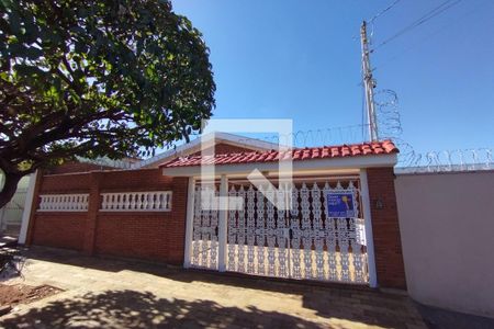 Casa para alugar com 250m², 3 quartos e 2 vagas Casa para alugar com 250m², 3 quartos e 2 vagasFachada