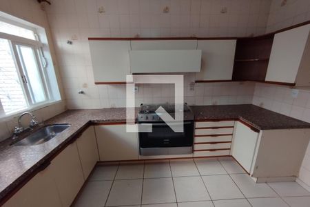 Casa para alugar com 250m², 3 quartos e 2 vagas Casa para alugar com 250m², 3 quartos e 2 vagasCozinha