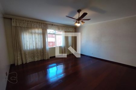 Casa para alugar com 250m², 3 quartos e 2 vagas Casa para alugar com 250m², 3 quartos e 2 vagasSala