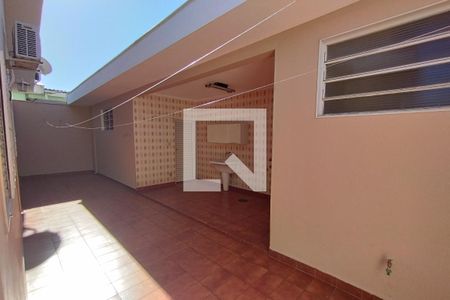 Casa para alugar com 250m², 3 quartos e 2 vagas Casa para alugar com 250m², 3 quartos e 2 vagasQuintal - Lavanderia