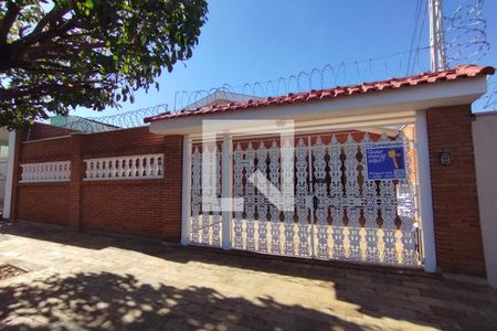 Casa para alugar com 250m², 3 quartos e 2 vagas Casa para alugar com 250m², 3 quartos e 2 vagasFachada