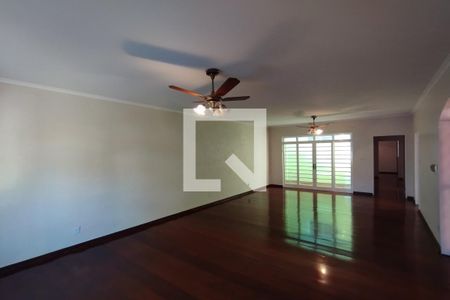 Casa para alugar com 250m², 3 quartos e 2 vagas Casa para alugar com 250m², 3 quartos e 2 vagasSala