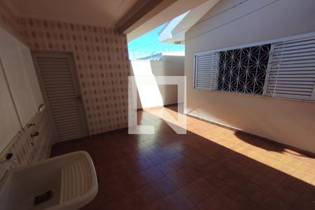 Casa para alugar com 250m², 3 quartos e 2 vagas Casa para alugar com 250m², 3 quartos e 2 vagasQuintal - Lavanderia