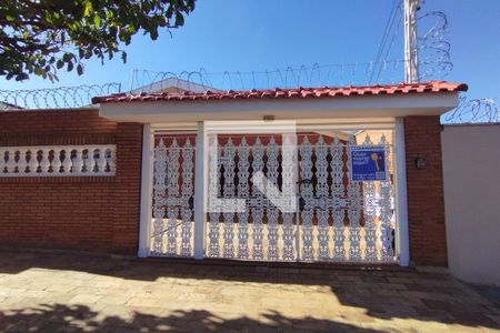 Casa para alugar com 250m², 3 quartos e 2 vagas Casa para alugar com 250m², 3 quartos e 2 vagasFachada