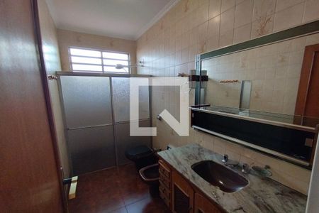 Casa para alugar com 250m², 3 quartos e 2 vagas Casa para alugar com 250m², 3 quartos e 2 vagasBanheiro Social