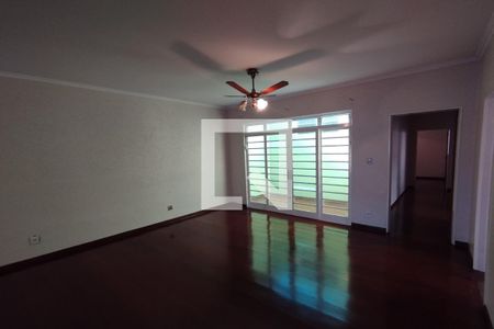 Casa para alugar com 250m², 3 quartos e 2 vagas Casa para alugar com 250m², 3 quartos e 2 vagasSala