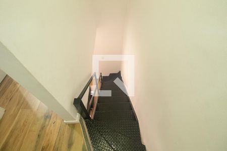 Escada de casa de condomínio para alugar com 2 quartos, 54m² em Campo Grande, Rio de Janeiro