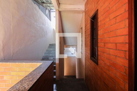 Apartamento para alugar com 70m², 2 quartos e sem vagaEscada de acesso