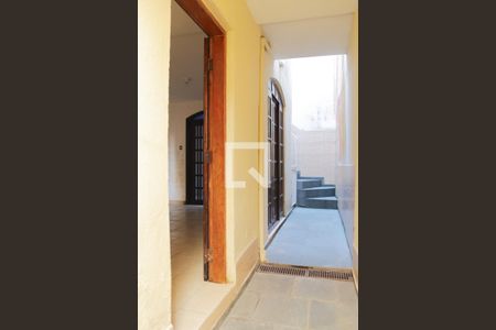 Area de entrada de casa para alugar com 1 quarto, 58m² em Centro, Embu das Artes