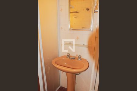 Banheiro de casa para alugar com 1 quarto, 58m² em Centro, Embu das Artes