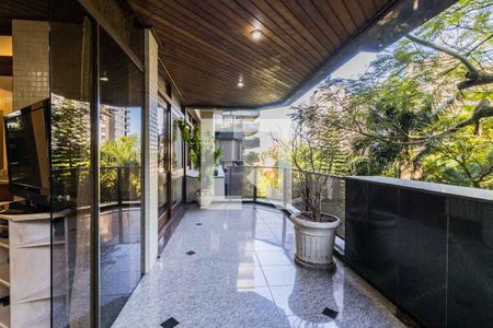 Apartamento à venda com 227m², 3 quartos e 2 vagas Apartamento à venda com 227m², 3 quartos e 2 vagasSacada