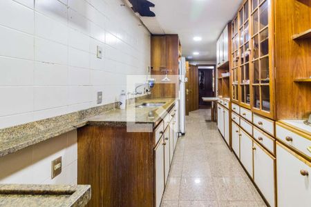 Apartamento à venda com 227m², 3 quartos e 2 vagas Apartamento à venda com 227m², 3 quartos e 2 vagasCozinha