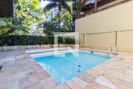 Apartamento à venda com 227m², 3 quartos e 2 vagas Apartamento à venda com 227m², 3 quartos e 2 vagasÁrea comum - Piscina