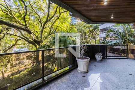 Apartamento à venda com 227m², 3 quartos e 2 vagas Apartamento à venda com 227m², 3 quartos e 2 vagasSacada