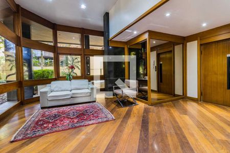 Apartamento à venda com 227m², 3 quartos e 2 vagas Apartamento à venda com 227m², 3 quartos e 2 vagasHall Social