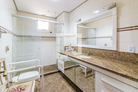 Apartamento à venda com 227m², 3 quartos e 2 vagas Apartamento à venda com 227m², 3 quartos e 2 vagasBanheiro Social