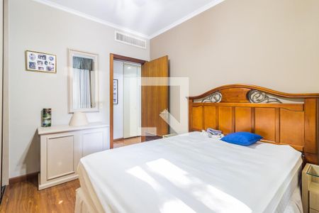 Apartamento à venda com 227m², 3 quartos e 2 vagas Apartamento à venda com 227m², 3 quartos e 2 vagasDormitório2