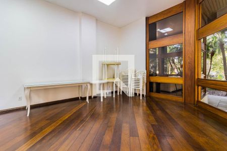 Apartamento à venda com 227m², 3 quartos e 2 vagas Apartamento à venda com 227m², 3 quartos e 2 vagasÁrea comum - Salão de festas