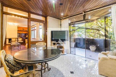 Apartamento à venda com 227m², 3 quartos e 2 vagas Apartamento à venda com 227m², 3 quartos e 2 vagasSacada