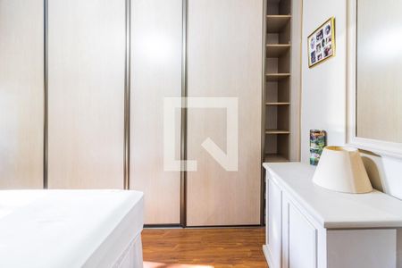 Apartamento à venda com 227m², 3 quartos e 2 vagas Apartamento à venda com 227m², 3 quartos e 2 vagasDormitório2
