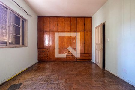 Casa à venda com 220m², 3 quartos e 2 vagas Casa à venda com 220m², 3 quartos e 2 vagasEdícula - Quarto