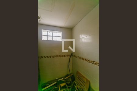 Banheiro de apartamento à venda com 2 quartos, 75m² em Medianeira, Porto Alegre