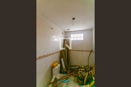 Banheiro de apartamento à venda com 2 quartos, 75m² em Medianeira, Porto Alegre