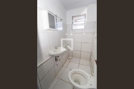 Banheiro de casa para alugar com 1 quarto, 50m² em Jardim Vivan, São Paulo