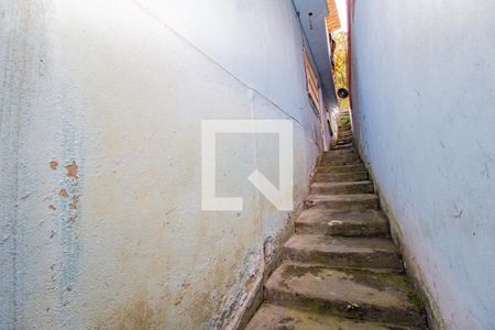 Escada de casa para alugar com 1 quarto, 50m² em Jardim Vivan, São Paulo