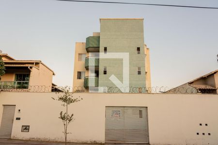 Fachada de apartamento para alugar com 2 quartos, 60m² em Nacional, Contagem