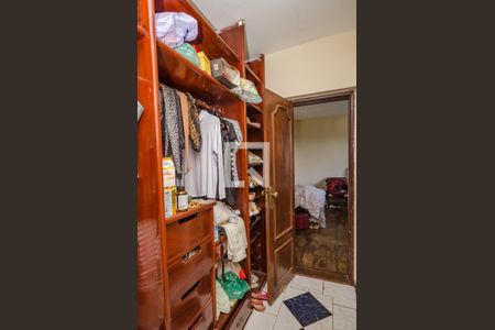 Casa à venda com 1000m², 3 quartos e 5 vagas Casa à venda com 1000m², 3 quartos e 5 vagasCloset da suíte
