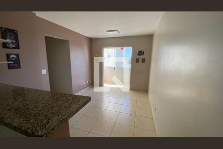 Sala de apartamento para alugar com 2 quartos, 64m² em Residencial Eldorado, Goiânia