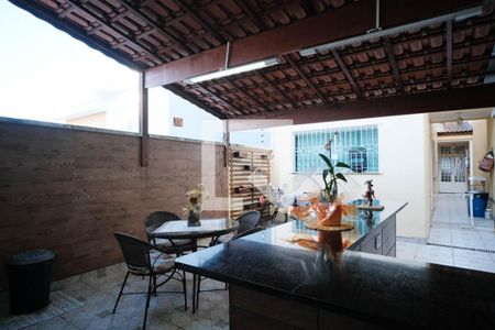 Casa à venda com 150m², 3 quartos e 2 vagas Casa à venda com 150m², 3 quartos e 2 vagasÁrea Comum